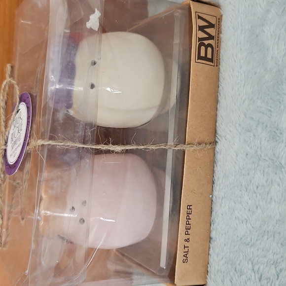 Boston Warehouse Skull Salt and Pepper Shakers - Cream and Pink - Picture 2 of 3